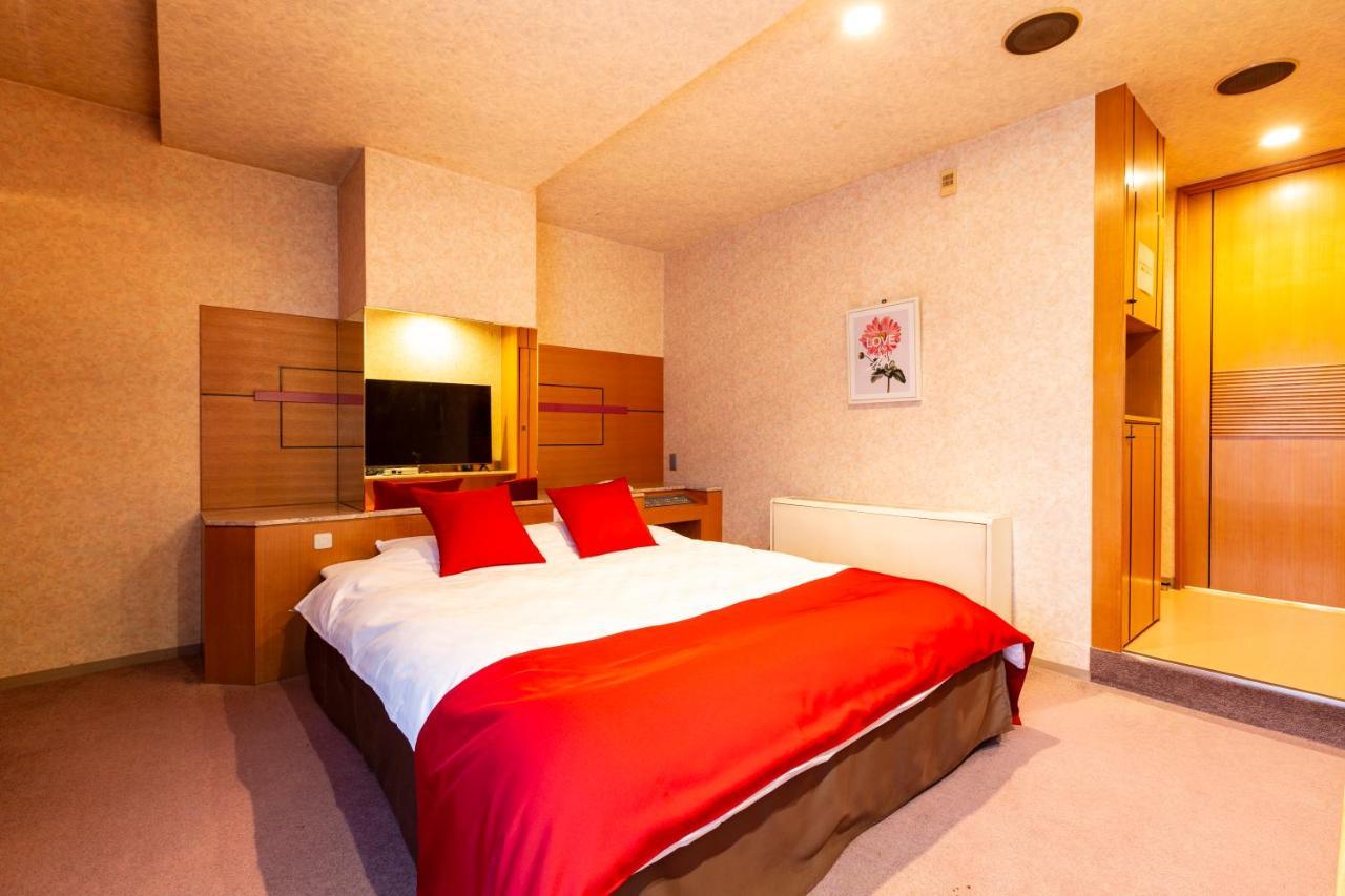 Hotel Liberty Kochi (Adults Only) Екстериор снимка