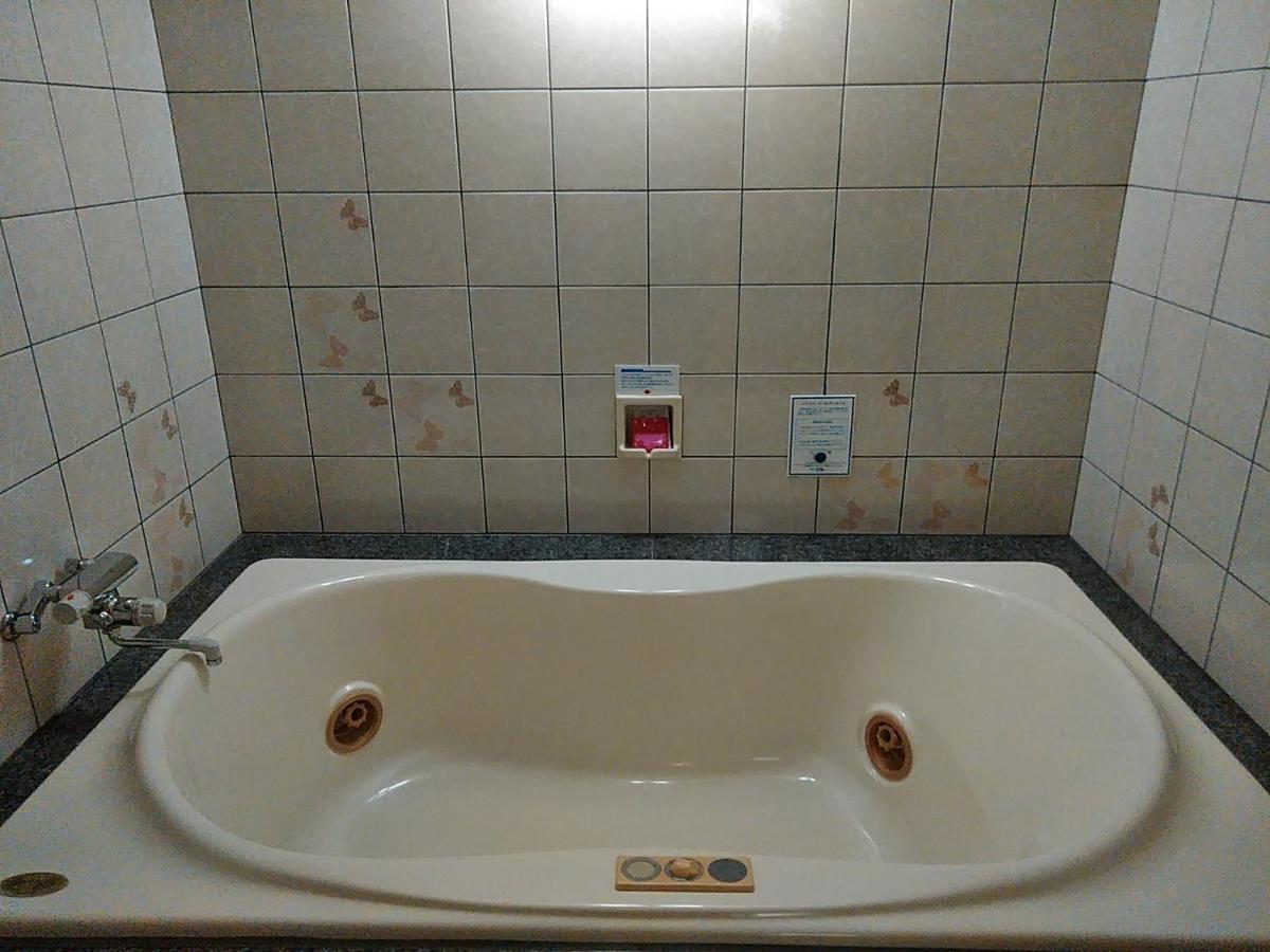 Hotel Liberty Kochi (Adults Only) Екстериор снимка